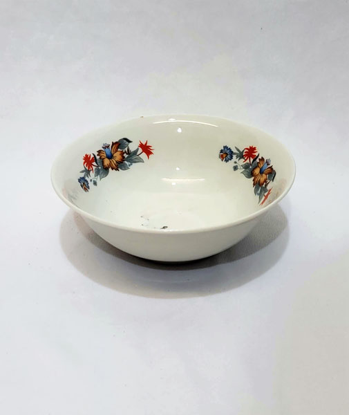<span style='position: fixed;top: 500px;left: calc( 550px + (100vw - 600px)/2);'></span>
<table width='100%' border='0'>
  <tr>
    <td style='padding: 5px;width: 70%;background-color:#ec0d0d;vertical-align: middle;font-size:35px;height: 102px;border-radius: 20px;'>Small Glass bowl with flower print 5 inch Bowl</td>
    <td class='watch' align='center' style='position: fixed; background-image:url(assets/price.png);background-size: cover;
    font-size: 45px;
    top: 645px;
    left: calc( 460px + (100vw - 600px)/2);
    width: 245px;
    height: 200px;
    text-align: -webkit-center;
    vertical-align: middle;'><div style='padding-top: 90px;transform: rotate(7deg);'><span>8.50  R</span></div></td>    
  </tr>
</table>